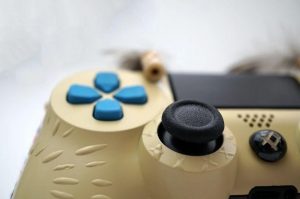 control de PS4 inspirado en Horizon Zero Dawn